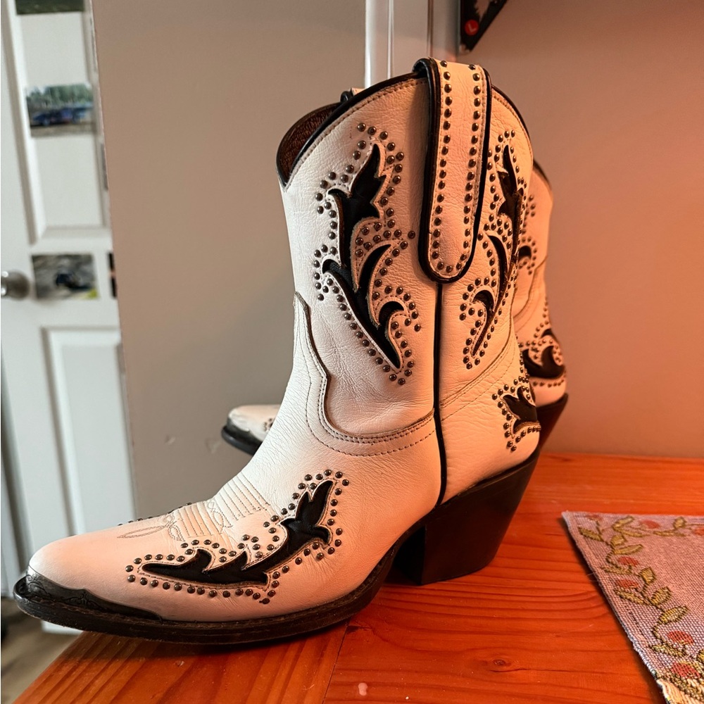 Idllywind shot boots